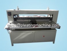 Knife type pleating machine